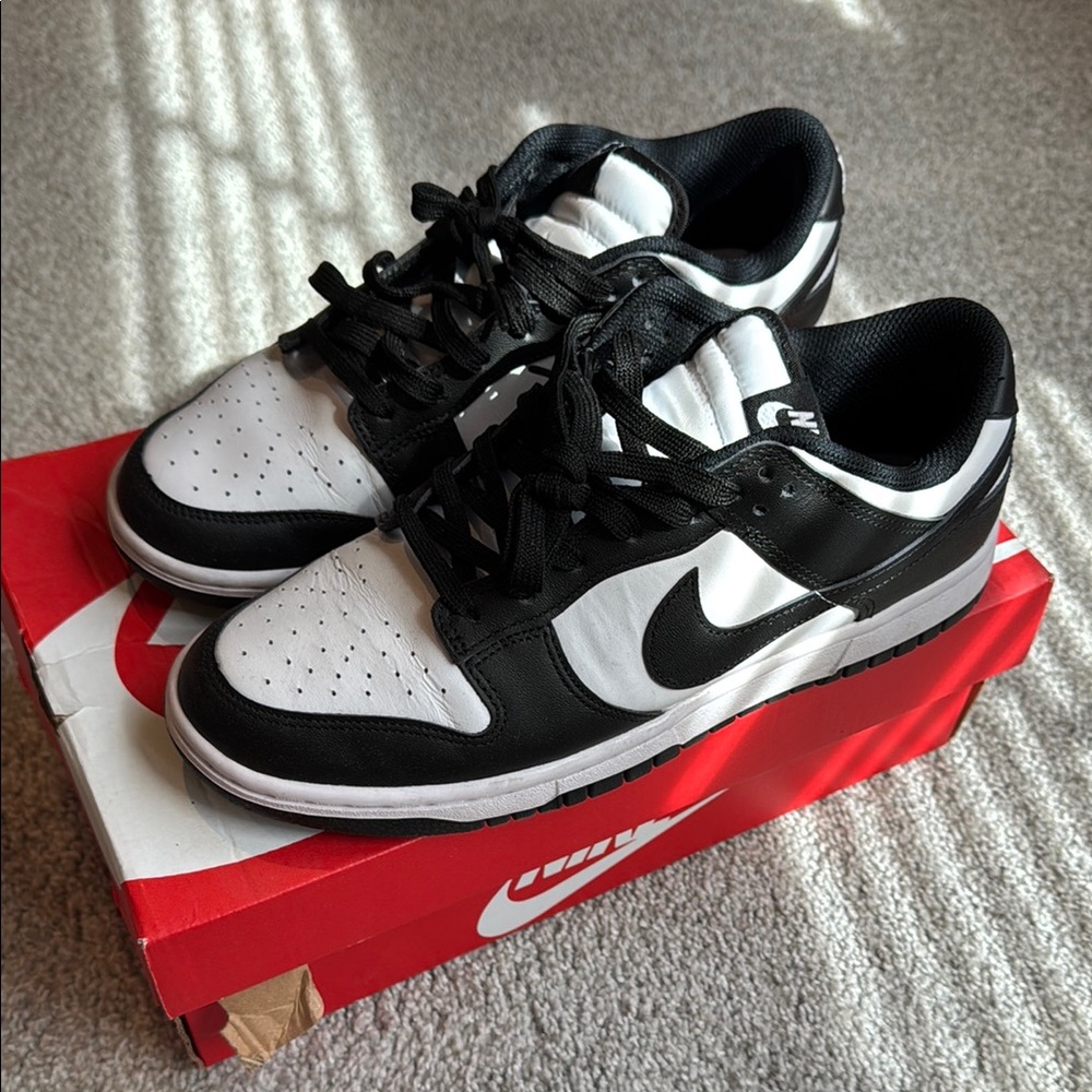 Women’s Nike black/white Dunks Low